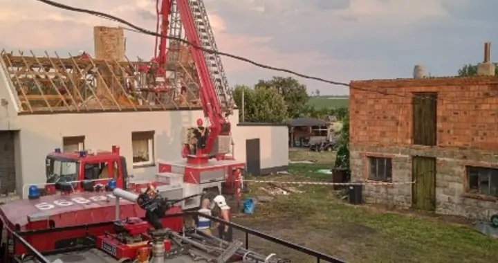 Zerwany dach w miejscowości Sowina