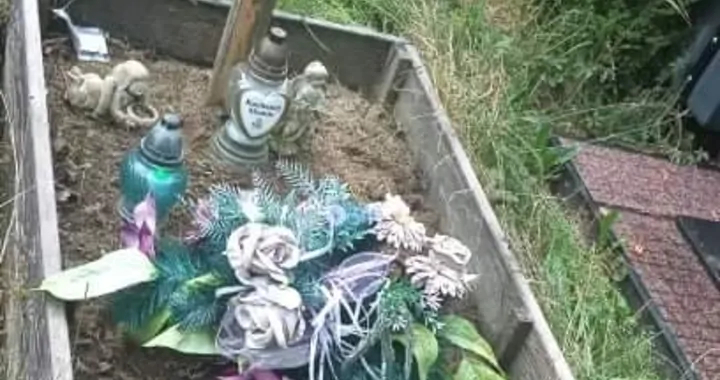 Pomnik dla mamy i dla brata